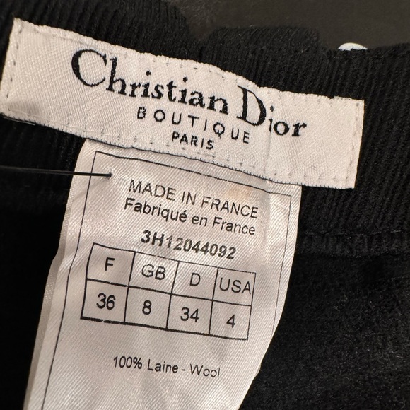 100% Authentic Christian Dior pants 😍 so CUTE has built in belt - Picture 6 of 7